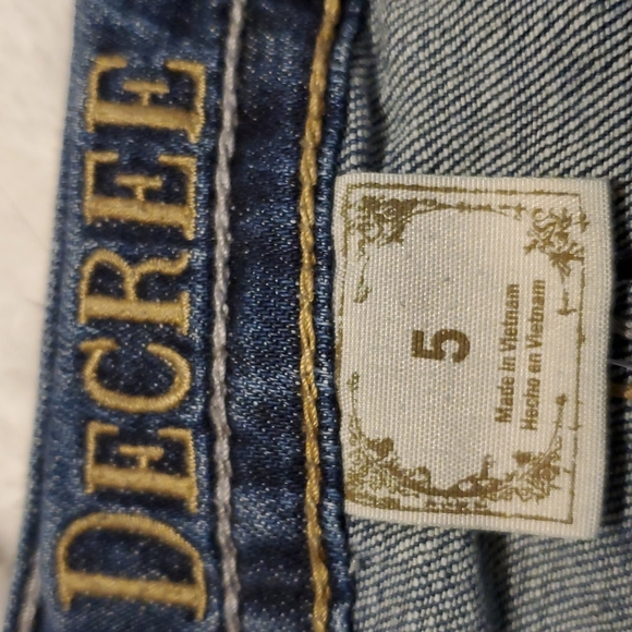 Decree SZ 5 Micro Distressed Cut-off Denim Shorts - Picture 3 of 8